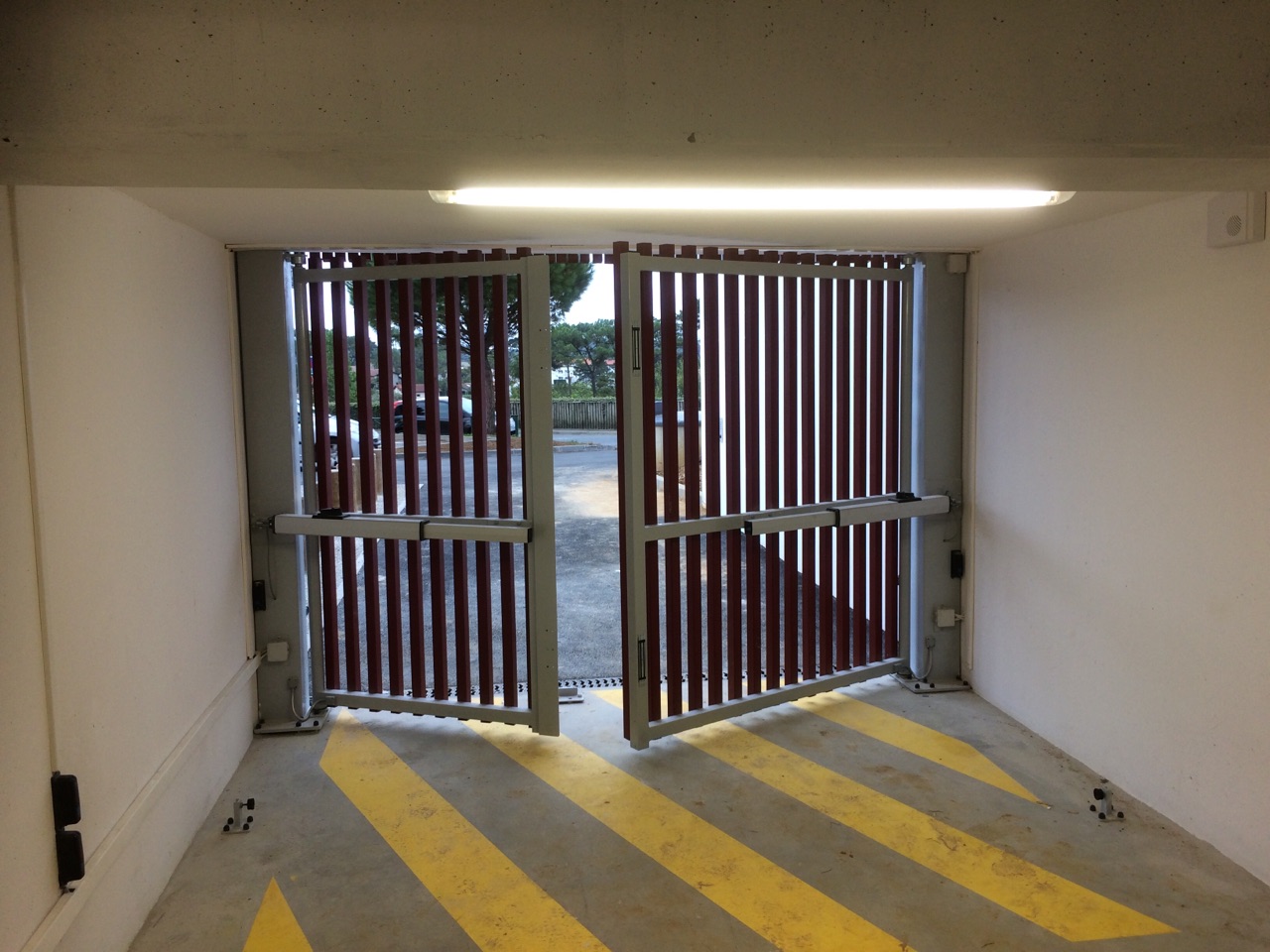 A49C - PORTAIL PIVOTANT